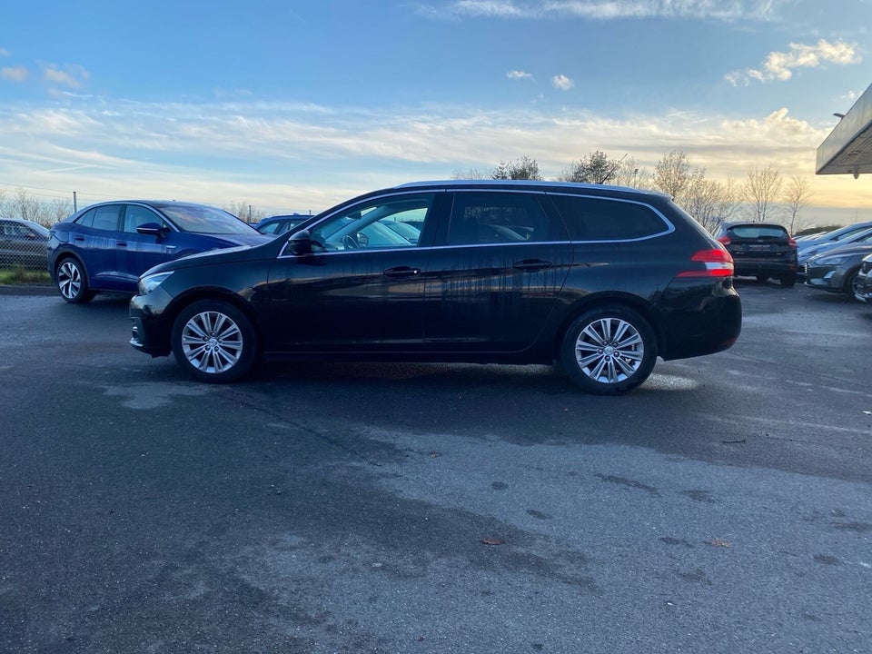 Peugeot 308 1,5 BlueHDi 130 Selection Sky SW 5d
