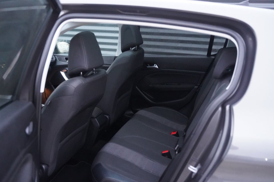 Peugeot 308 1,5 BlueHDi 130 Prestige Sky 5d