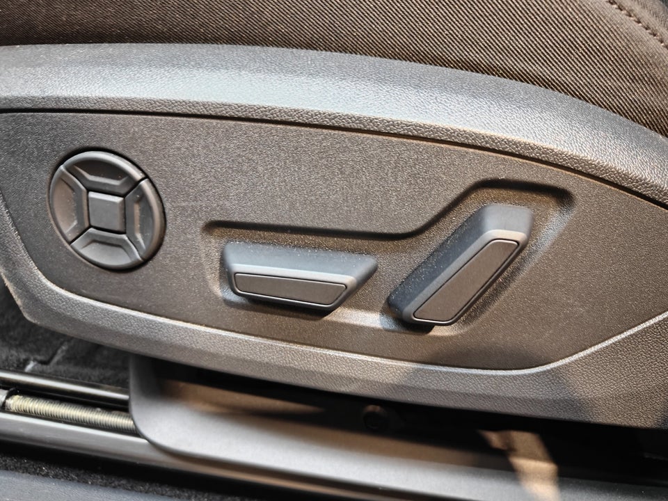 Audi Q4 e-tron 45 S-line quattro 5d