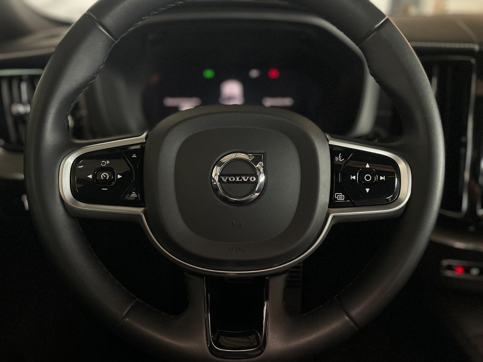 Volvo XC60 2,0 T6 ReCharge R-Design aut. AWD 5d