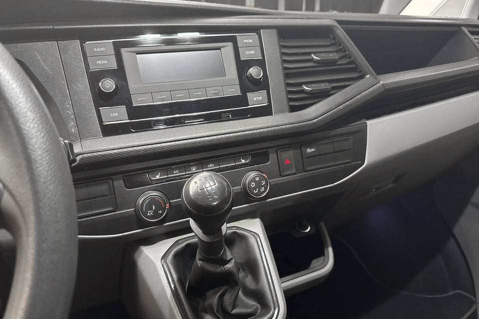 VW Transporter 2,0 TDi 110 Kassevogn lang