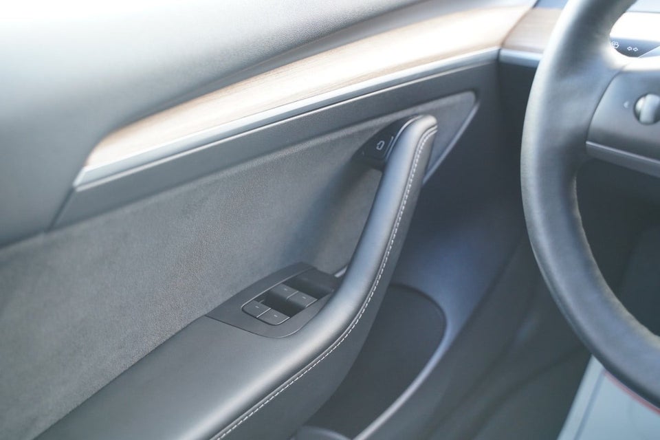 Tesla Model 3 Long Range AWD 4d