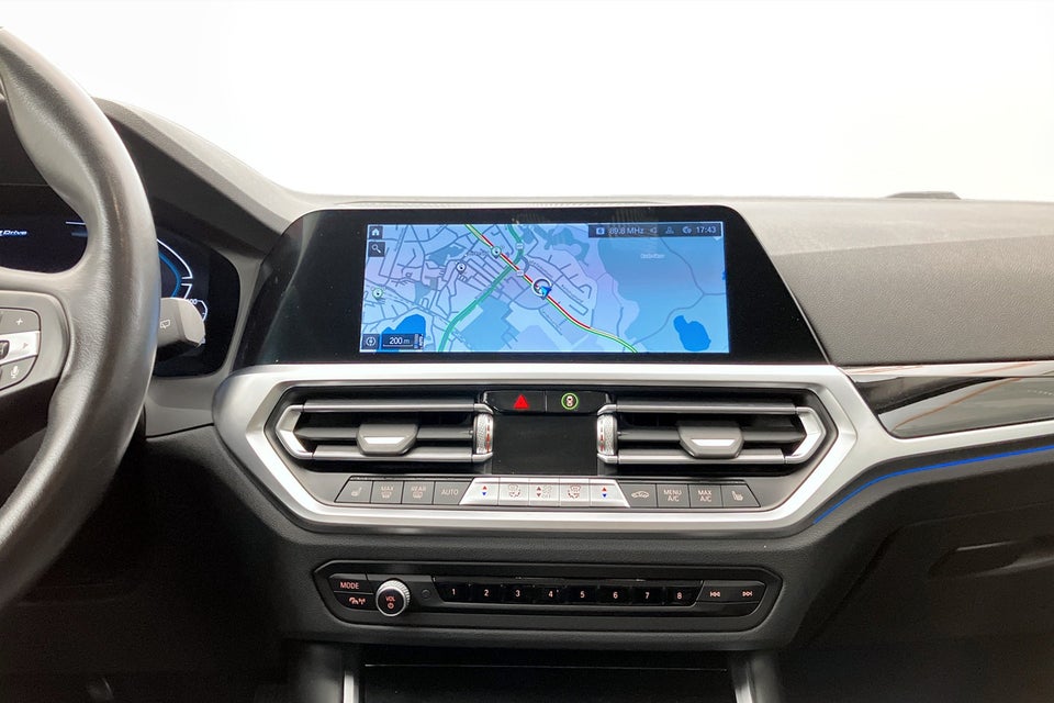 BMW 330e 2,0 Touring Sport Line aut. 5d