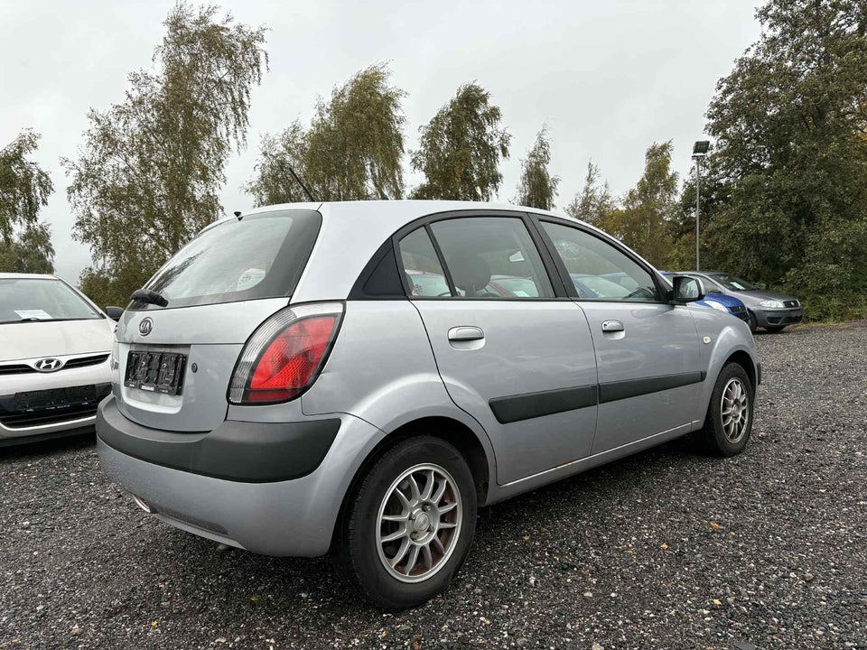 Kia Rio 1,4 EX 5d
