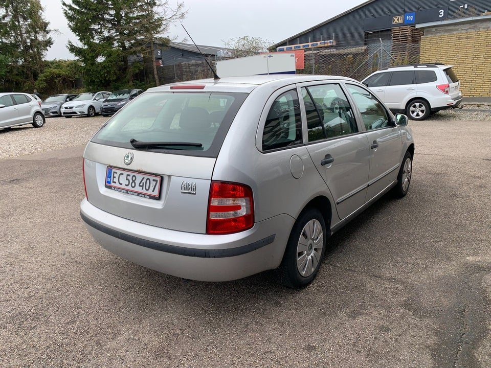Skoda Fabia 1,4 16V 75 Ambiente Combi aut. 5d