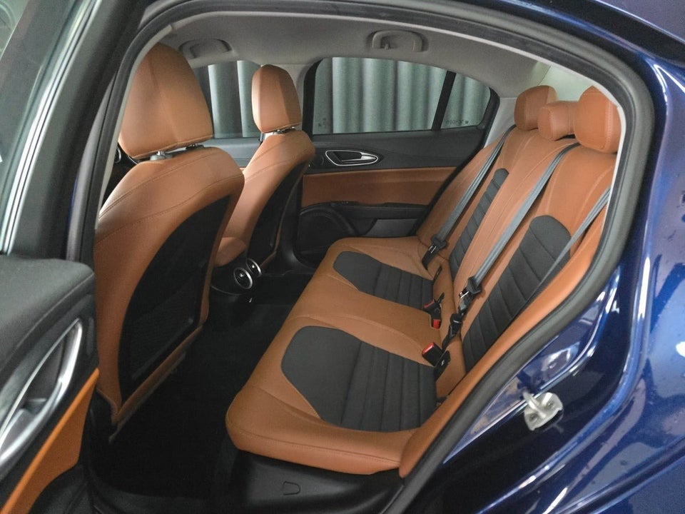 Alfa Romeo Giulia 2,0 T 200 Super aut. 4d