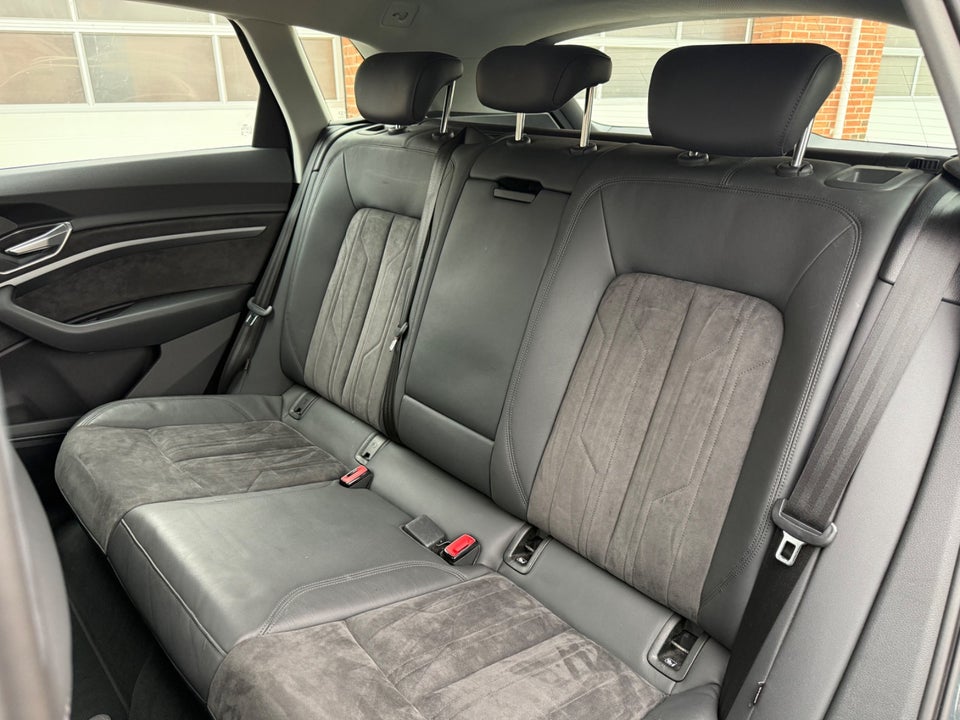 Audi e-tron 55 quattro 5d