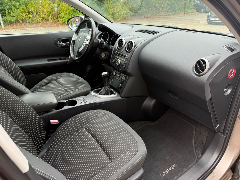 Nissan Qashqai 1,6 Tekna 5d