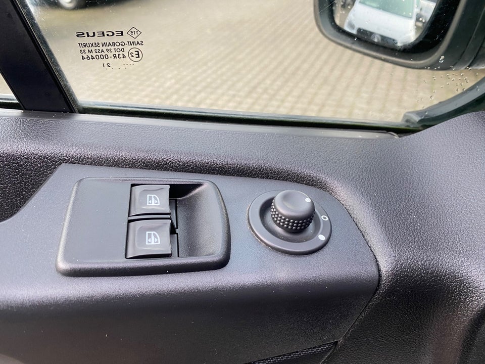 Renault Trafic T29 2,0 dCi 145 L2H1