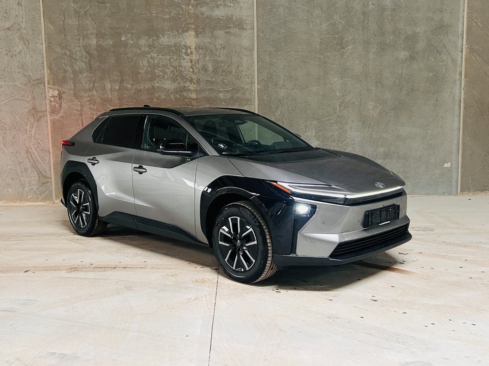 Toyota bZ4X 73 Active Tech 5d