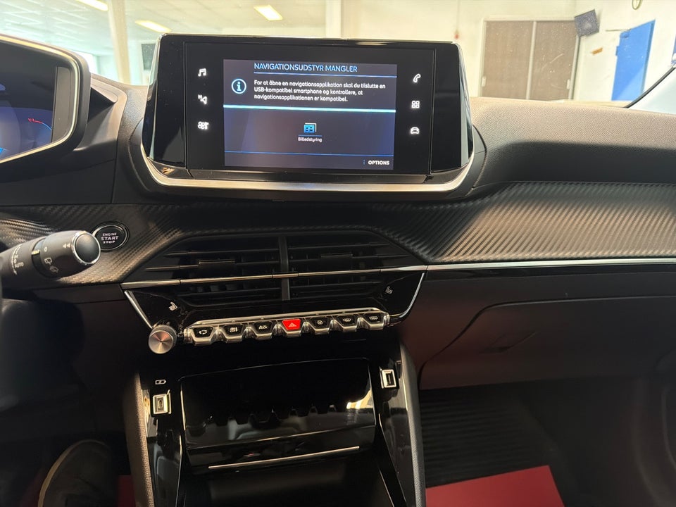 Peugeot 208 1,2 PureTech 100 Allure Sky 5d