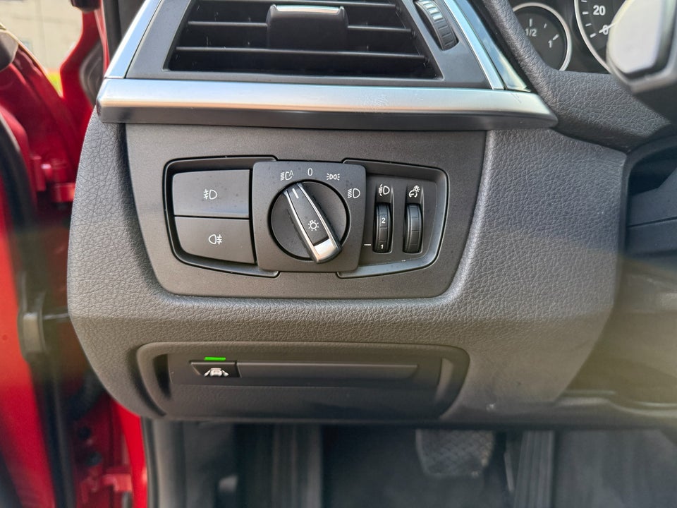 BMW 320i 2,0 Touring Advantage aut. 5d