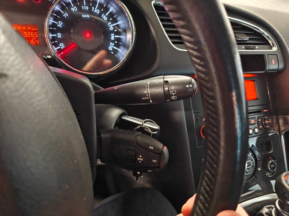 Peugeot 3008 1,6 HDi 112 Active 5d