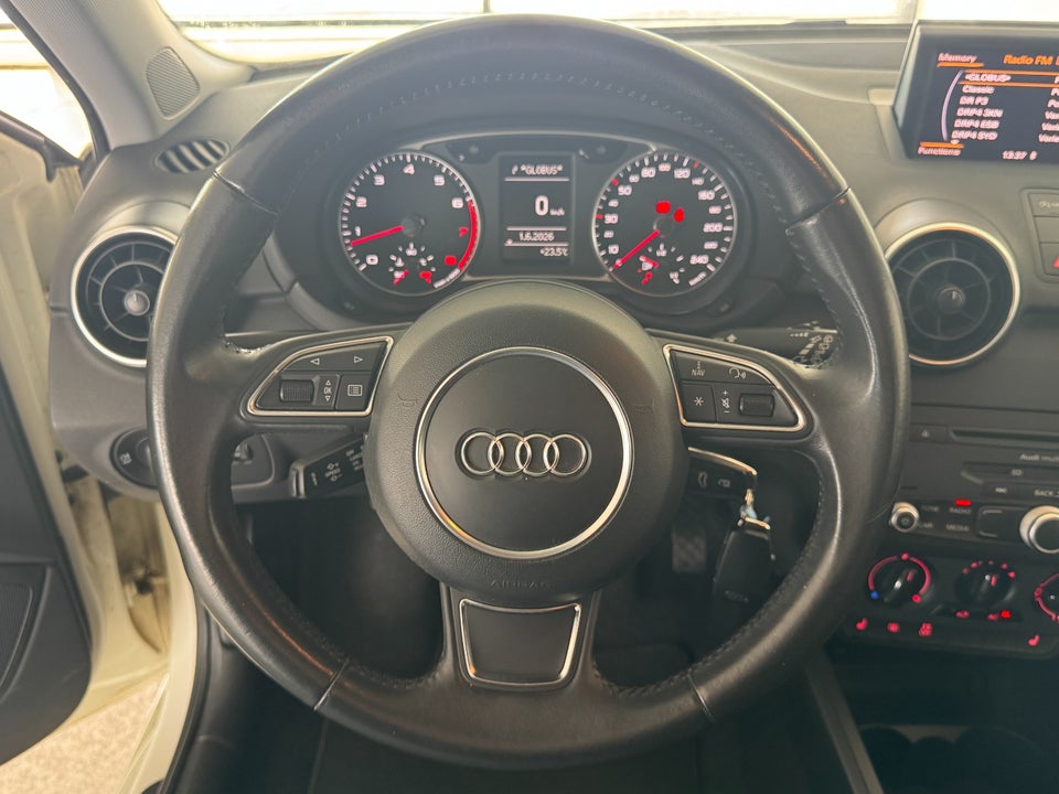 Audi A1 1,4 TFSi 122 Attraction Sportback 5d