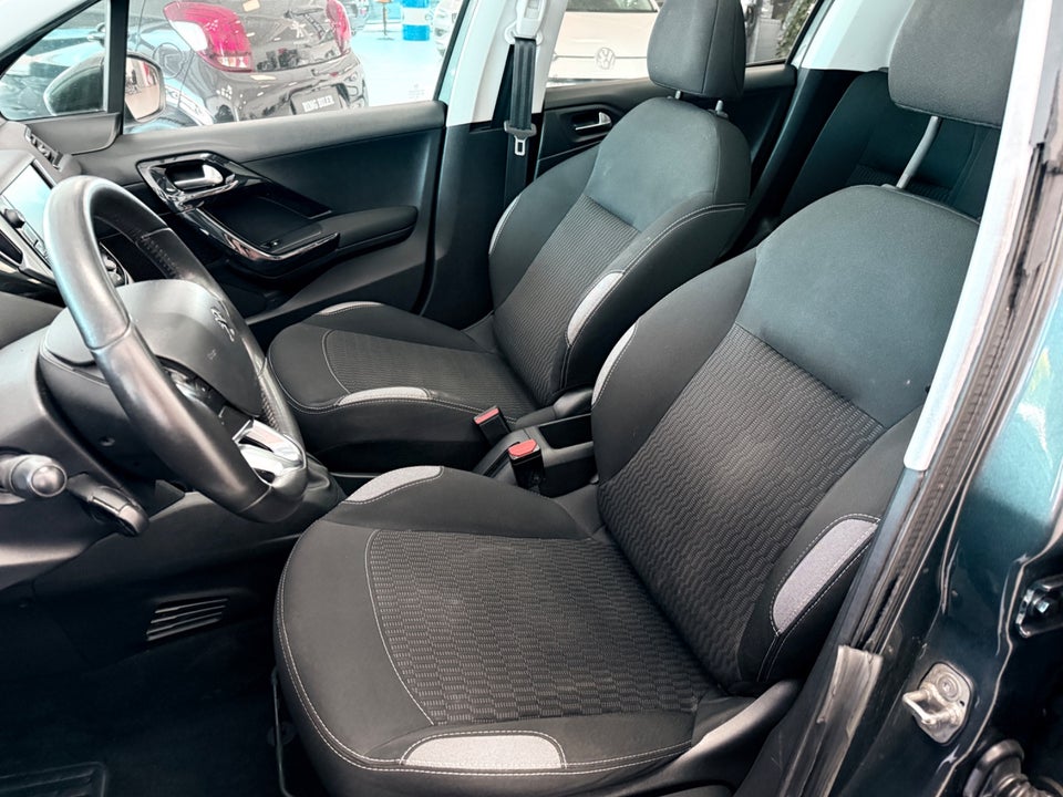 Peugeot 208 1,6 BlueHDi 100 Envy Sky 5d