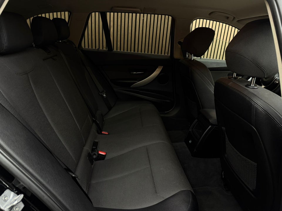 BMW 320d 2,0 Touring aut. 5d