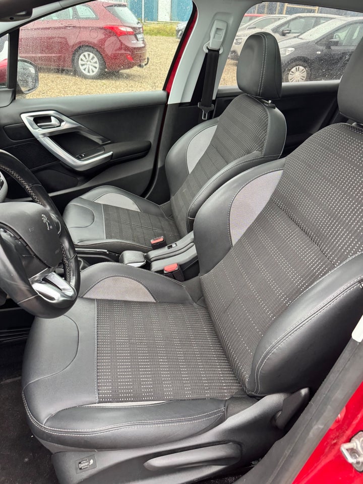 Peugeot 2008 1,6 BlueHDi 100 Allure Sky 5d