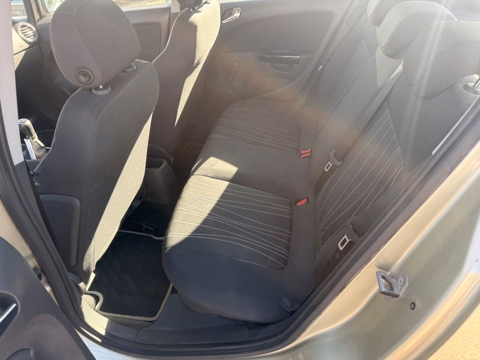 Opel Corsa 1,2 16V Essentia 5d