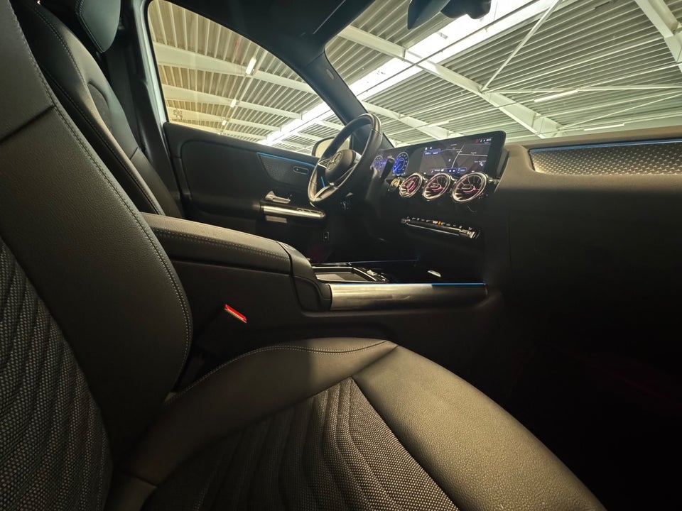 Mercedes EQA300 Progressive 4Matic 5d