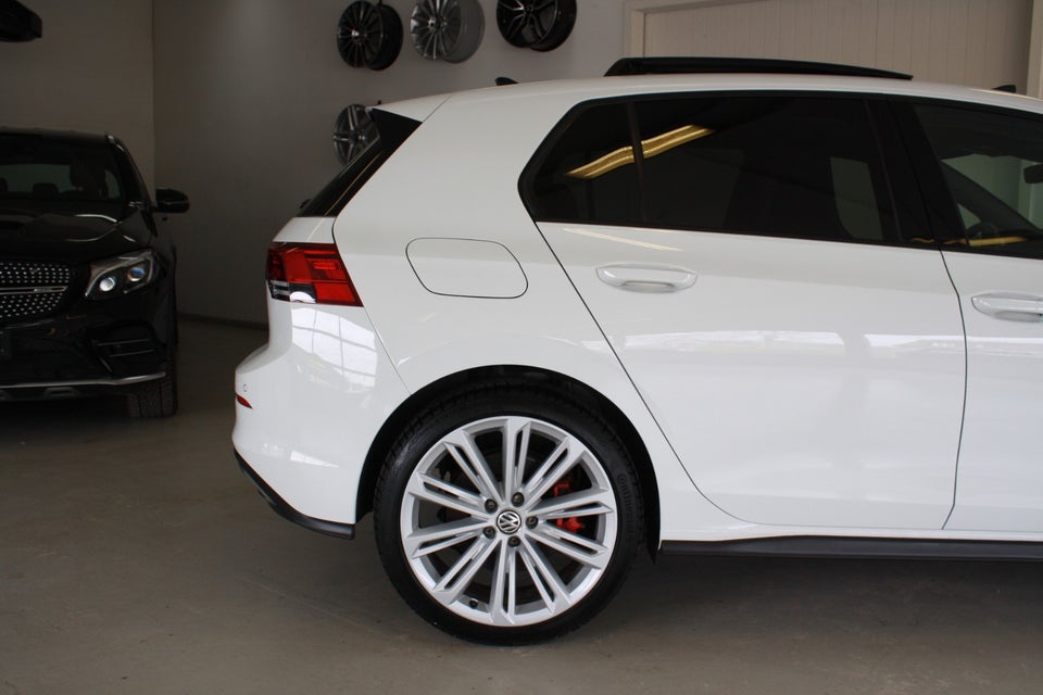VW Golf VIII 1,4 GTE DSG 5d
