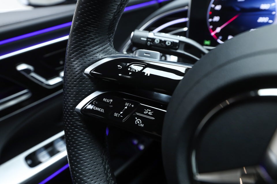 Mercedes E300 e 2,0 AMG Line stc. aut. 5d