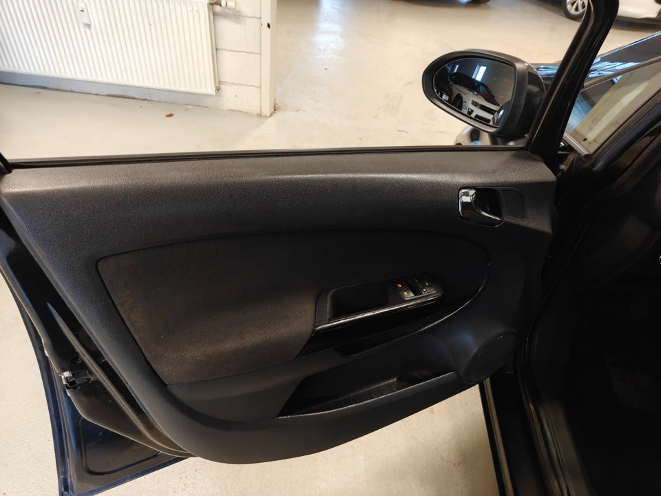 Opel Corsa 1,2 16V Cosmo 5d