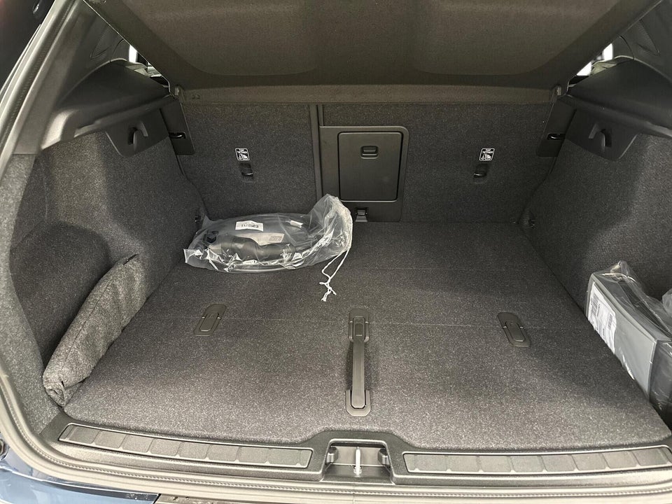 Volvo EX40 Extended Range Black Edition Excess 5d