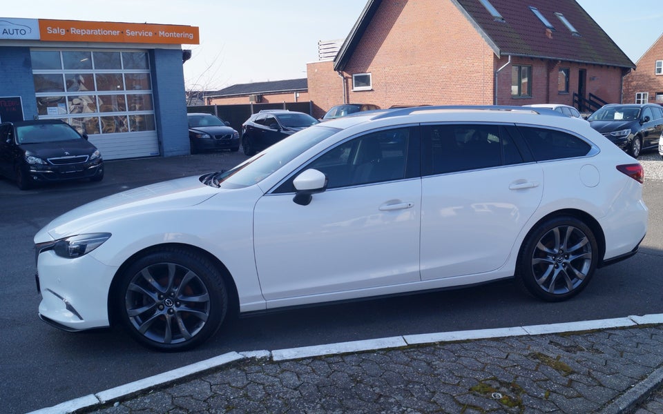 Mazda 6 2,2 SkyActiv-D 150 Core Business stc. 5d