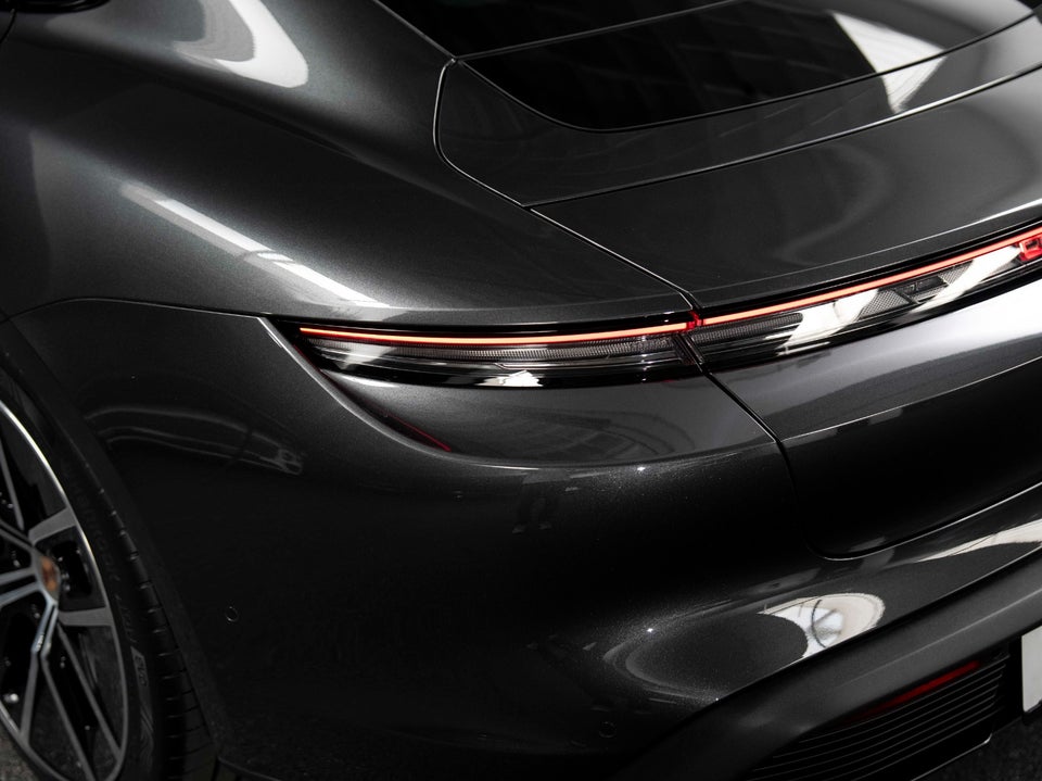 Porsche Taycan Performance+ Black Edition 4d