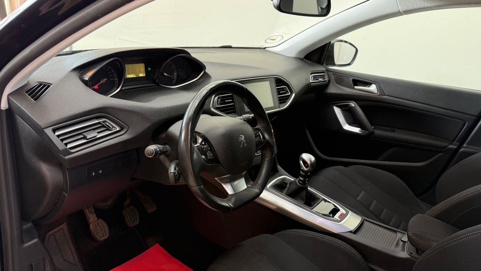 Peugeot 308 1,2 e-THP 130 Allure Sky SW 5d