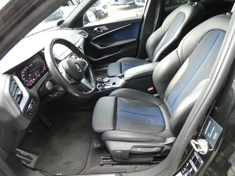 BMW M135i 2,0 Connected xDrive aut. Van 5d