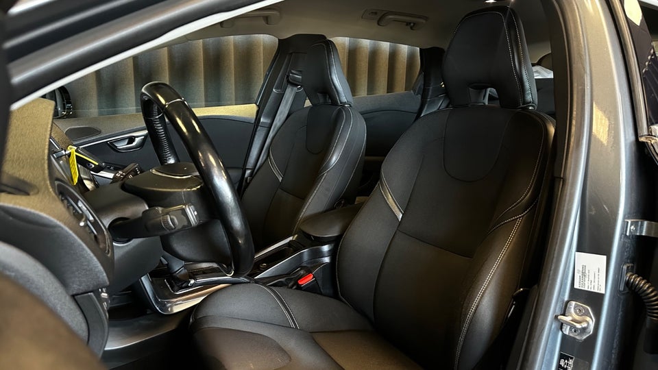 Volvo V40 1,6 D2 115 Momentum aut. 5d