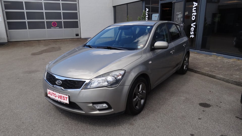 Kia Ceed 1,4 CVVT 90 Celebration 5d
