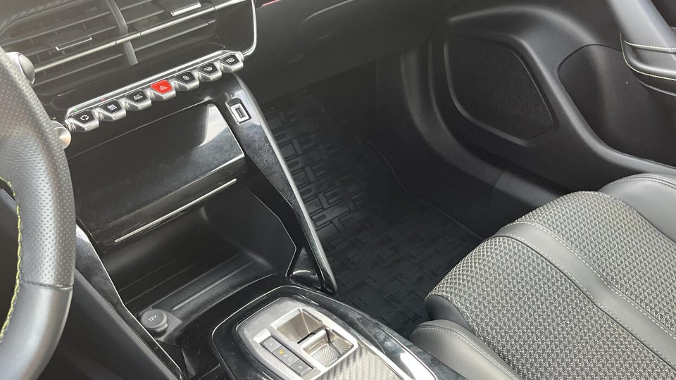 Peugeot e-2008 50 GT 5d