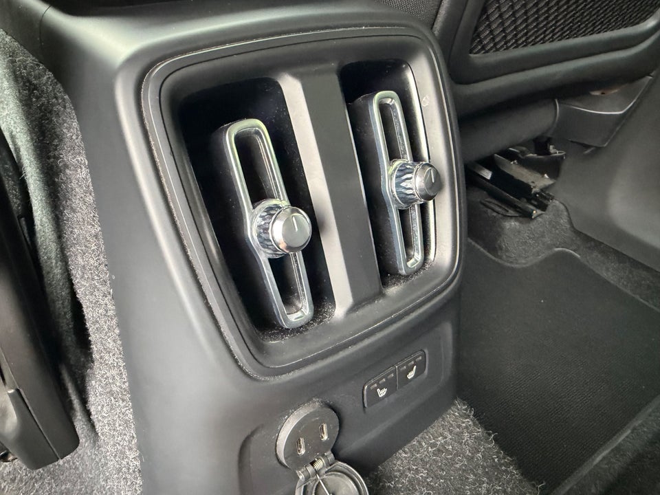 Volvo XC40 1,5 T4 ReCharge Momentum aut. 5d
