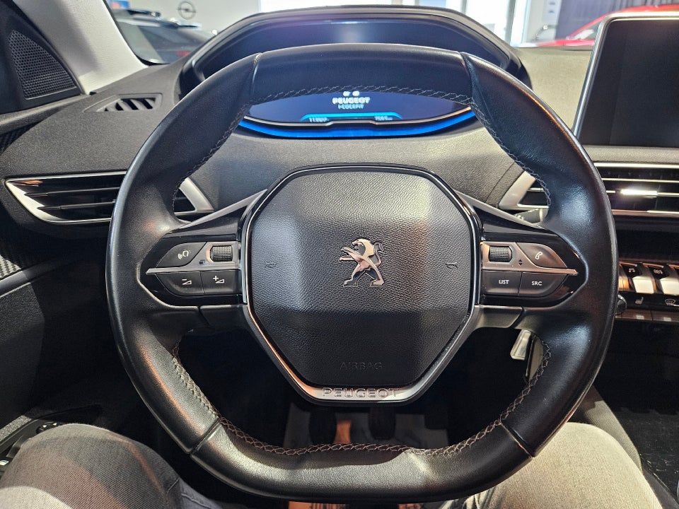 Peugeot 3008 1,2 e-THP 130 Strike 5d