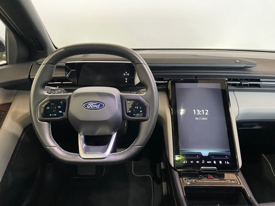 Ford Explorer 82 Premium Extended Range 5d