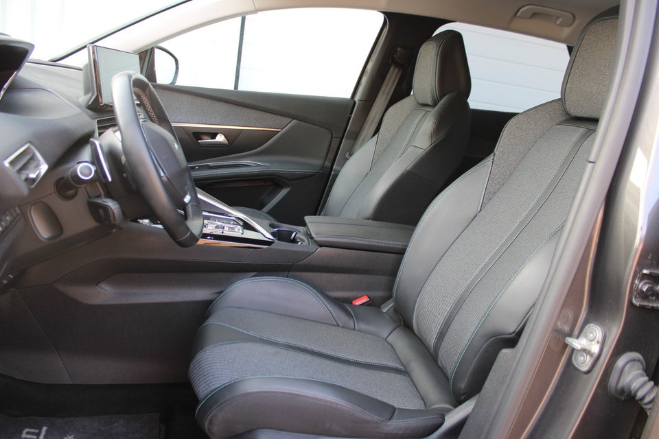 Peugeot 3008 1,6 Hybrid Allure EAT8 5d