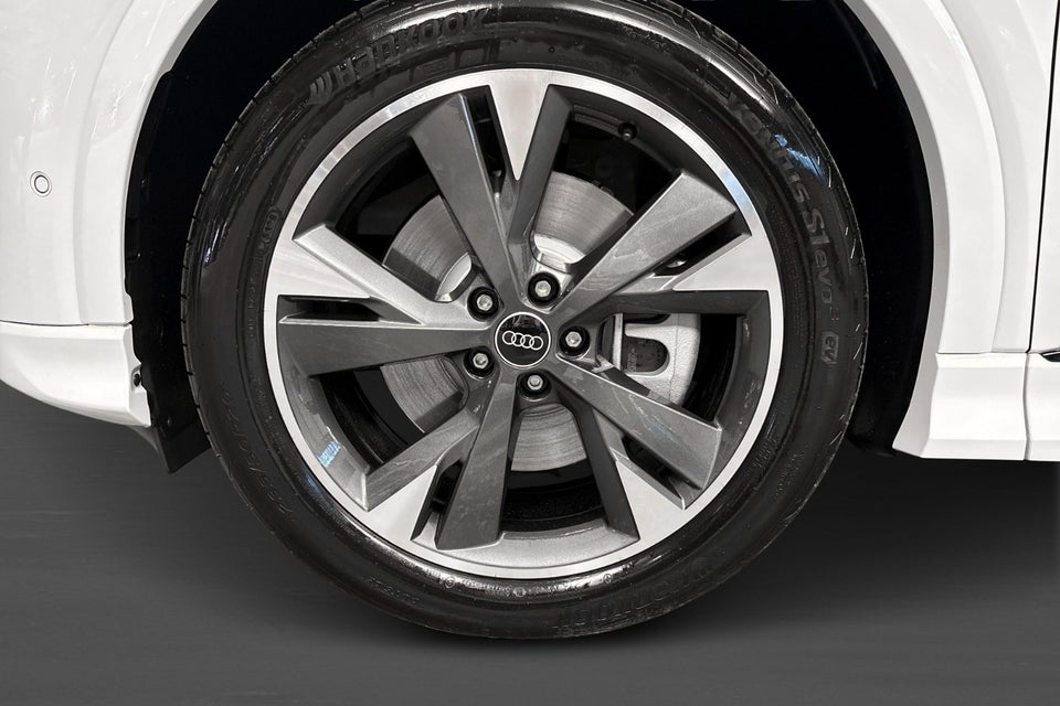 Audi Q4 e-tron performance 5d