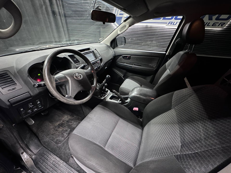 Toyota HiLux 2,5 D-4D 144 Db.Kab 4x4 T2 4d