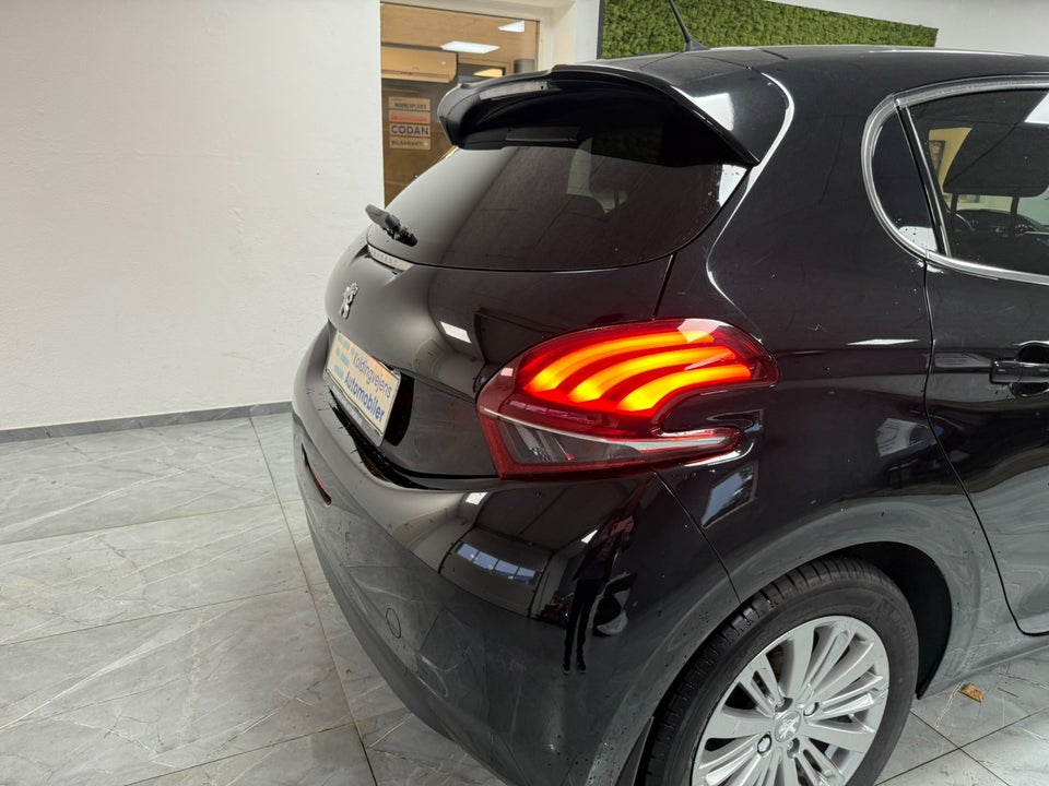 Peugeot 208 1,2 PureTech 82 Allure Sky 5d