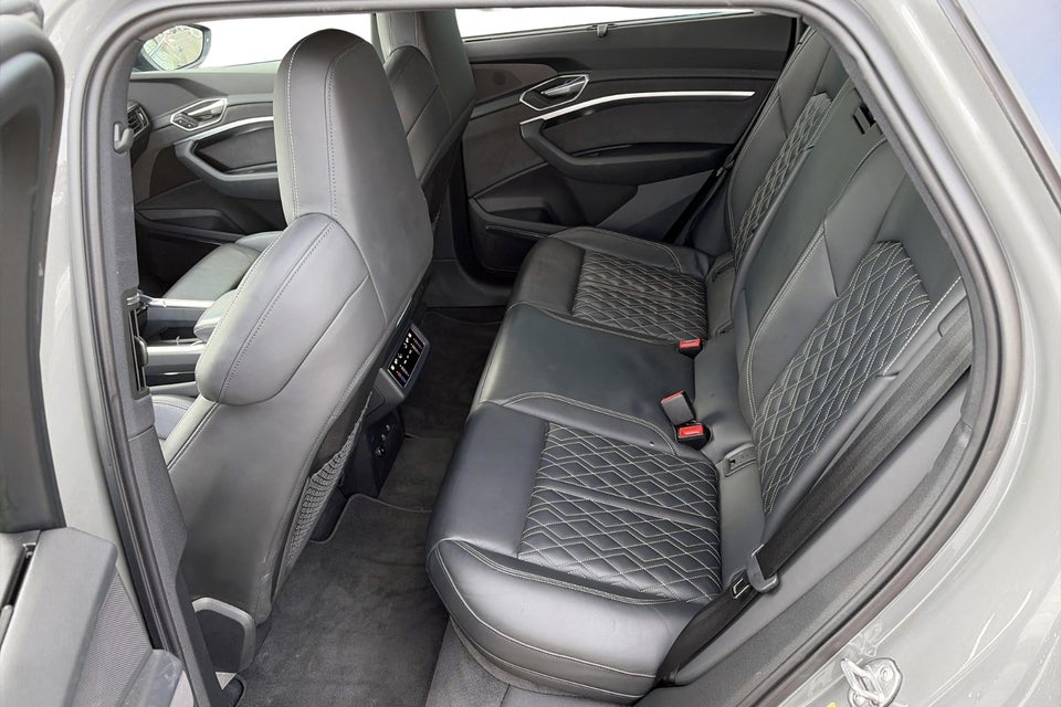 Audi Q8 e-tron 55 Advanced quattro 5d