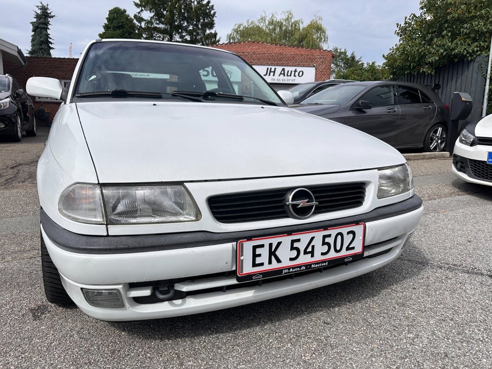 Opel Astra 1,8i 16V Club aut. 5d