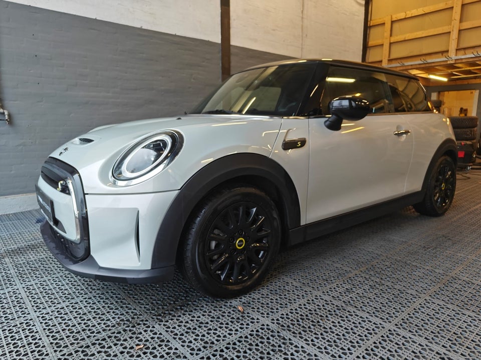 MINI Cooper SE Essential 3d