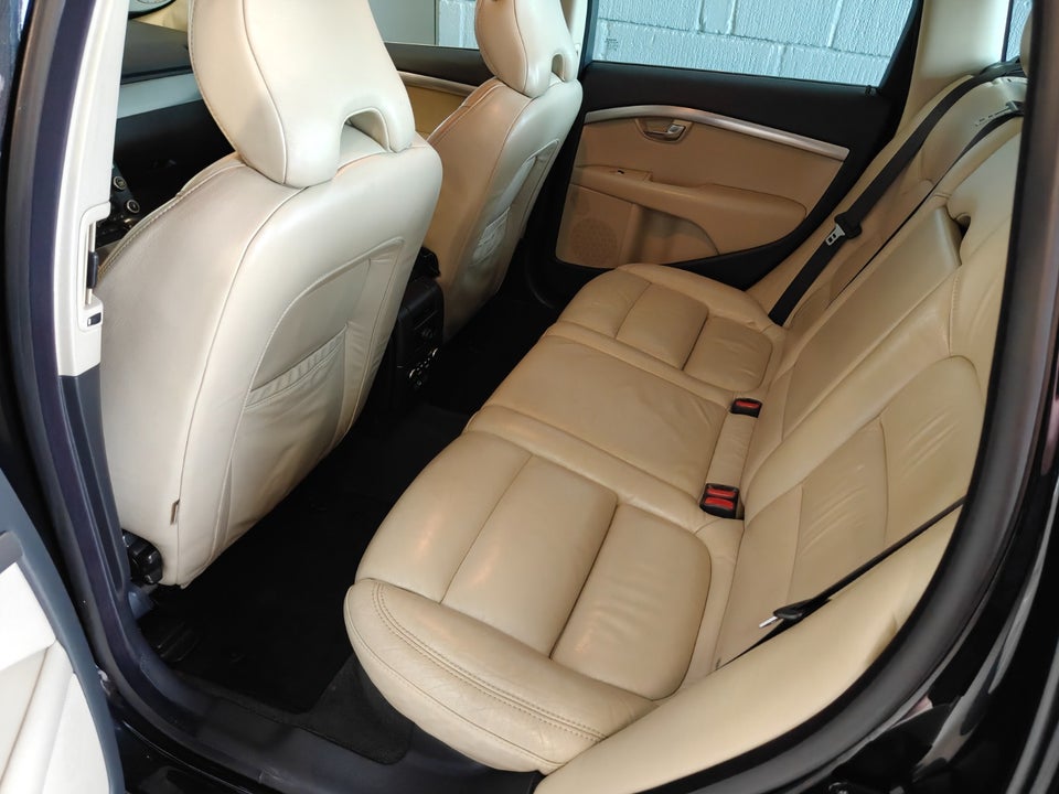 Volvo V70 2,5 T Momentum aut. 5d