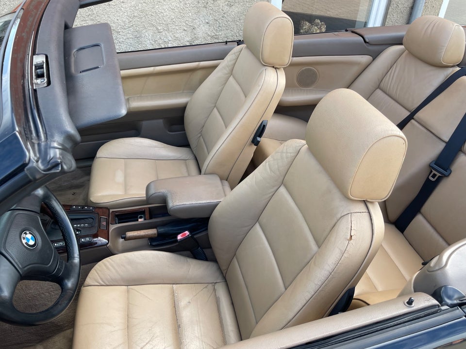 BMW 320i 2,0 Cabriolet 2d