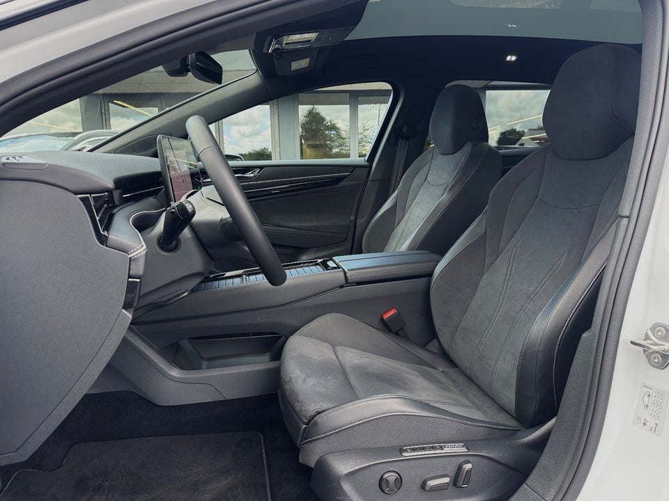 VW ID.7 77 Black Style Tourer 5d