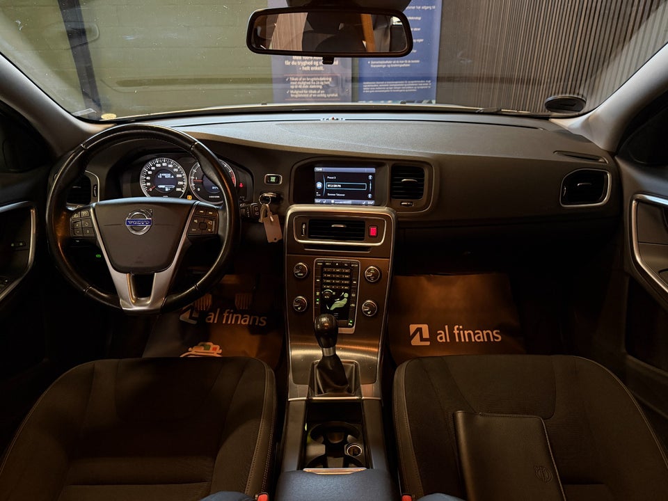 Volvo V60 2,0 D3 136 Momentum 5d
