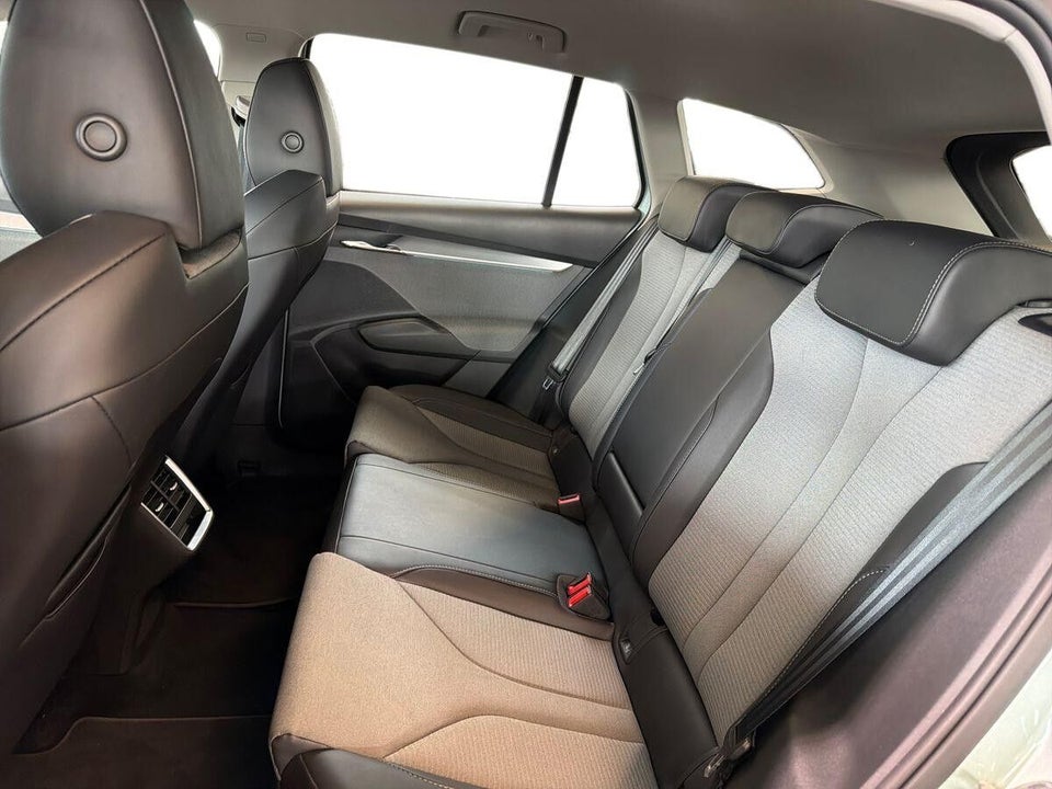 Skoda Enyaq 60 iV Loft 5d