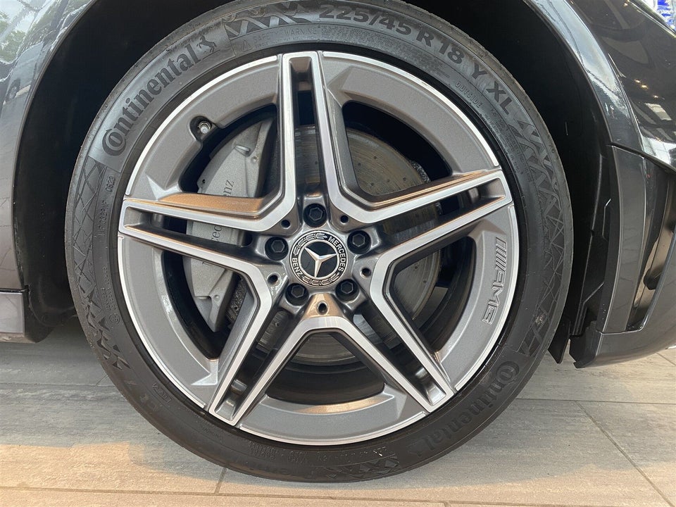Mercedes C300 de 2,0 AMG Line stc. aut. 5d
